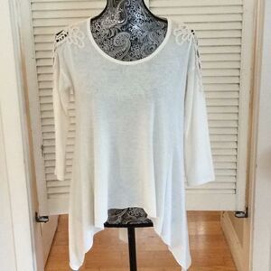 Hollister Lace shoulders, hi low sweater travel XS